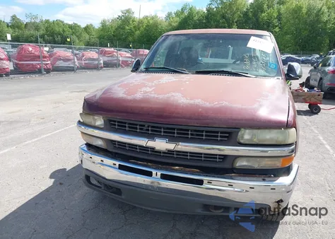 2000 Chevrolet Silverado 1500 Ls z USA, uszkodzony, nr VIN 1GCEK14T8YE137776